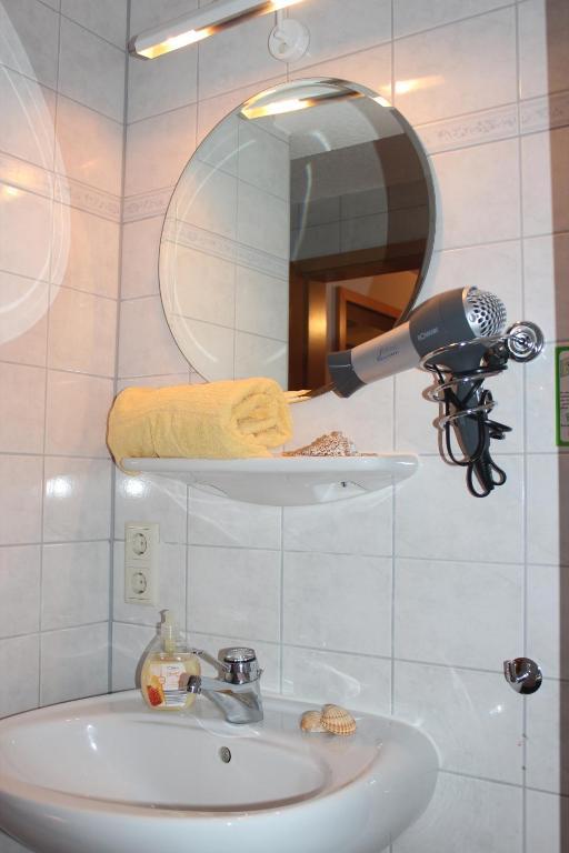 מלון גלוטרטל Gasthaus Zur Linde מראה חיצוני תמונה